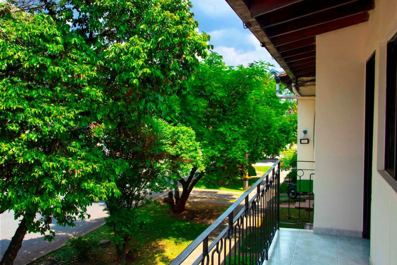 Pa Pasiar Hostal 메딜린 외부 사진
